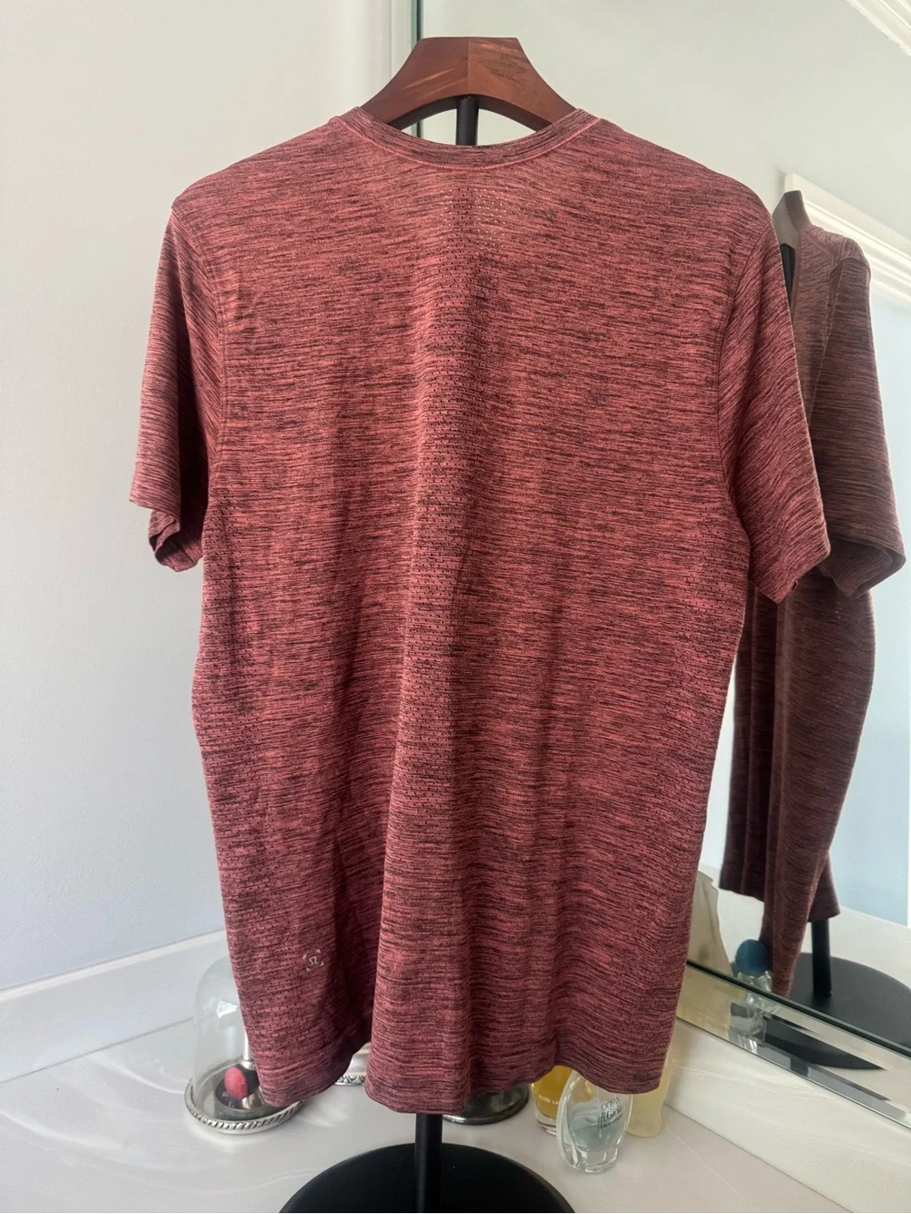 Lululemon Metal Vent Tech Surge Short Sleeve Obsidian / Brick Rose - Picture 5 of 9